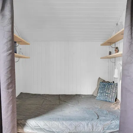 Semesterbostad Amazing In With 2 Bedrooms, Swimming Pool And Wifi