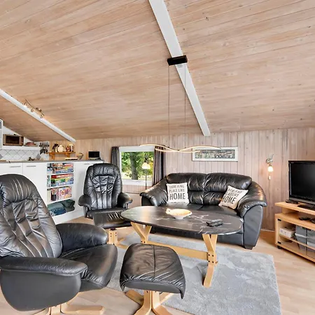 Amazing In With 2 Bedrooms, Swimming Pool And Wifi *