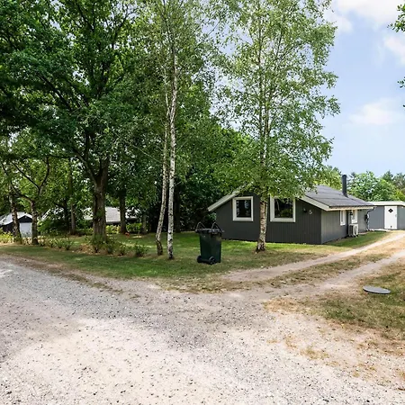 Amazing In With 2 Bedrooms, Swimming Pool And Wifi Semesterbostad Rønde